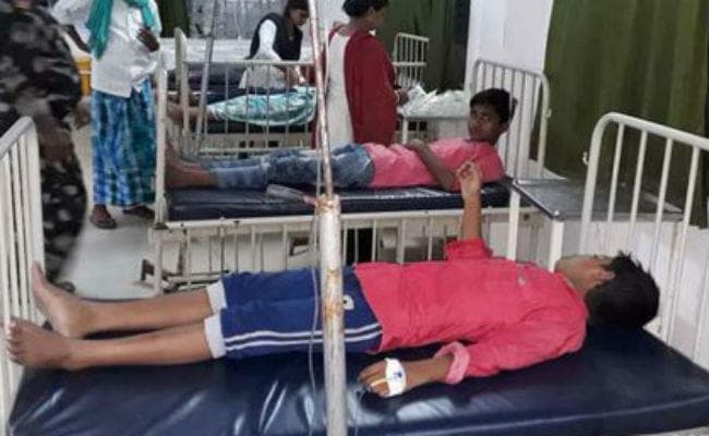 बिहार : स्कूल हॉस्टल का जहरीला खाना खाकर 70 बच्चे बीमार
