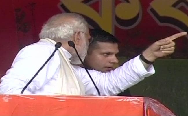VIDEO : बंगाल में मोदी के भाषण के दौरान तंबू टूटा, 22 घायलों को देखने अस्पताल पहुंचे पीएम