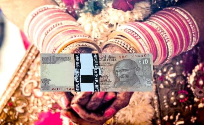 पति के जिंदा रहते विवाहित महिलाएं ले रहीं विधवा पेंशन, राशि वसूली में प्रशासन के छूट रहे पसीने