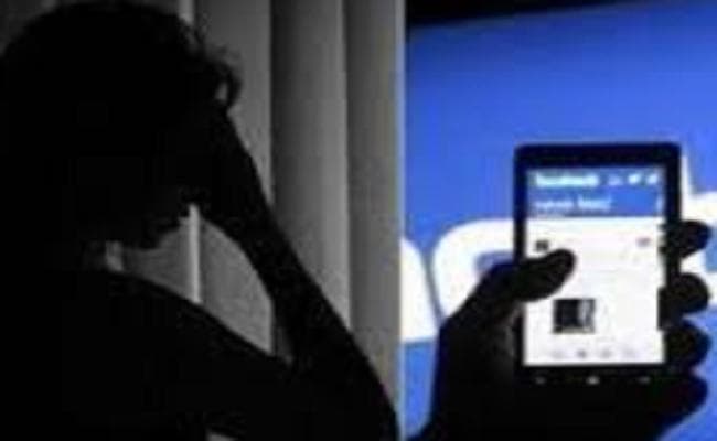 फेसबुक से परवान चढ़ा प्यार, घर से भागकर जब प्रेमी से मिलने पहुंची प्रेमिका तो उड़ गये होश