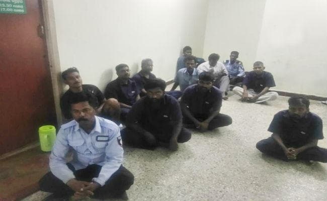 VIDEO : रेप आरोपियों को वकीलों ने कोर्ट में धूना, सीढ़ियों से घसीटा