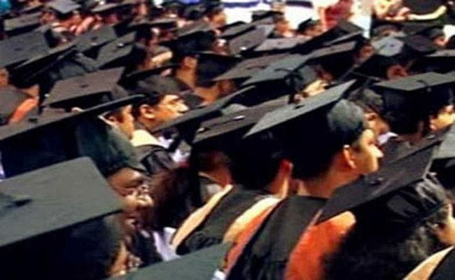 IIT-IIM के स्नातकों का भाव दूसरे संस्थानों के स्नातकों से दो गुना