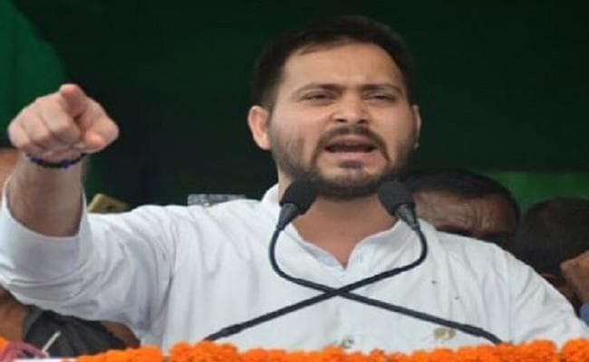 बिहार को विशेष राज्य का दर्जा दिलाने के लिए ‘‘संयुक्त राष्ट्र'''' और ‘‘जी-8'''' से संपर्क करें नीतीश : तेजस्वी