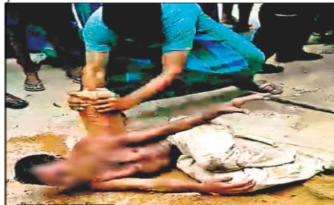 नहीं थम रही मॉब लिंचिंग की घटनाएं, चोर के संदेह में युवक की पीट-पीटकर हत्या