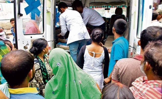 सारण : ट्रेन के सामने प्रेमी युगल ने कूद दी जान