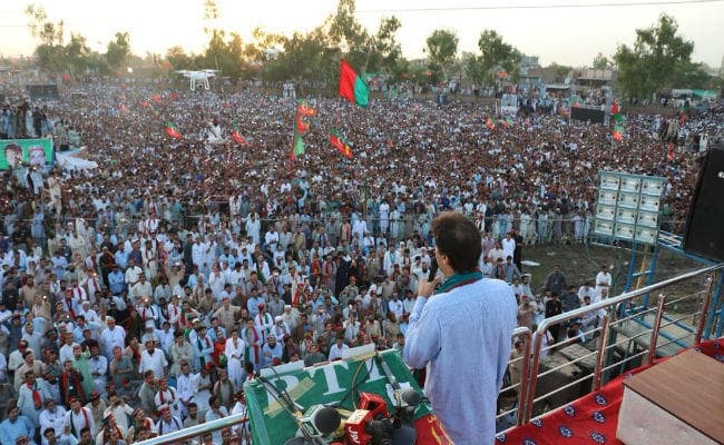 पाकिस्तान आम चुनाव : इमरान ने गाया मोदी गान, कहा-जो भी हो मोदी हैं ईमानदार इंसान