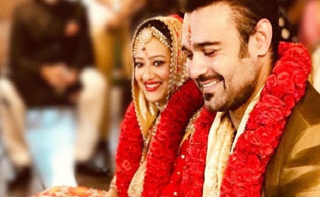 मदालसा संग यहां हनीमून मना रहे हैं मिथुन के बेटे महाक्षय, देखें तसवीर