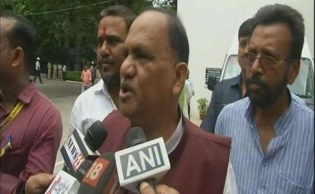 बोले मंत्री सीपी सिंह- फ्रॉड है स्वामी अग्निवेश, 40 साल से जानता हूं, खुद चलवाया लात-जूता बोले मंत्री सीपी सिंह- फ्रॉड है स्वामी अग्निवेश, 40 साल से जानता हूं, खुद चलवाया लात-जूता
