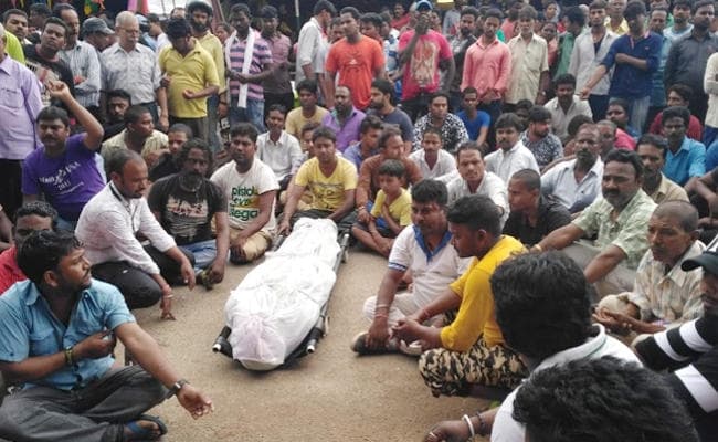 रांची में महावीर मंडल के उपाध्यक्ष को गोलियों से भूना, शव के साथ लोगों ने थाना पर किया प्रदर्शन