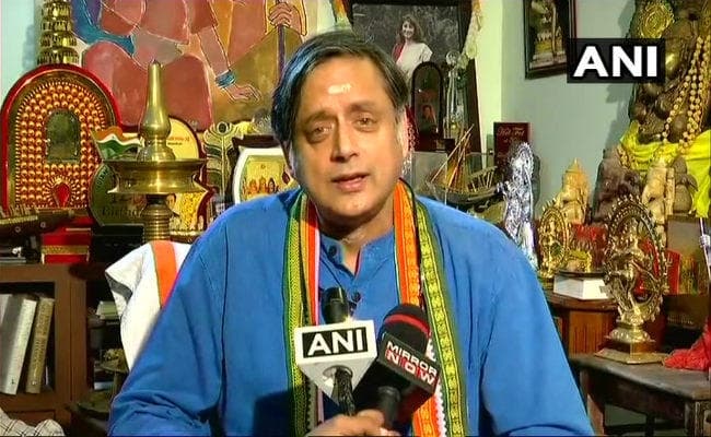 संसद पहुंचे शशि थरूर, बोले - मैं अपना बयान नहीं ले रहा हूं वापस