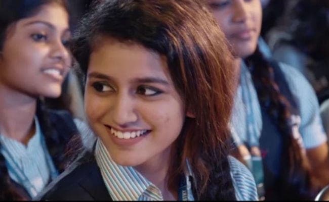 बुरी नजर से बचने के लिए प्रिया प्रकाश वारियर ने लगाया काला टीका, बोले फैन्स- Aweee