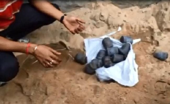 हाईस्कूल से बम बनाने की सामग्री बरामद