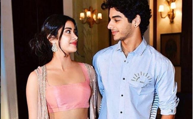 PHOTO: ''धड़क'' की स्‍क्रीनिंग में पहुंचे ये सितारे, रेखा ने चुना ये लिबास