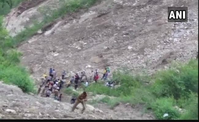 टिहरी में बस खड्ड में गिरी, 14 यात्रियों की मौत, छह अब भी गंभीर