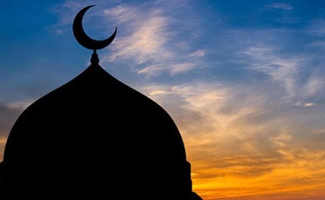 अमेरिका में मस्जिद के मुख्य दरवाजे पर आग लगायी