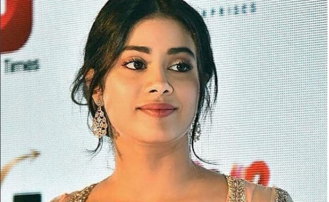 Dhadak देखने के बाद जाह्नवी कपूर को इन्‍होंने भेजा सबसे खास मैसेज, देखें वीडियो