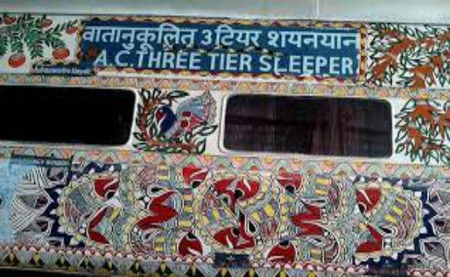 बिहार की विरासत मिथिला पेंटिंग से सजने लगी ट्रेनें, कई स्टेशनों की दीवारों का होने लगा कायाकल्प