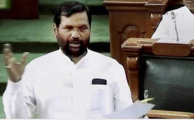 #NoConfidenceMotion :  पासवान बोले - मुलायम की पार्टी के विरोध के कारण प्रमोशन में आरक्षण नहीं लागू हो पाया