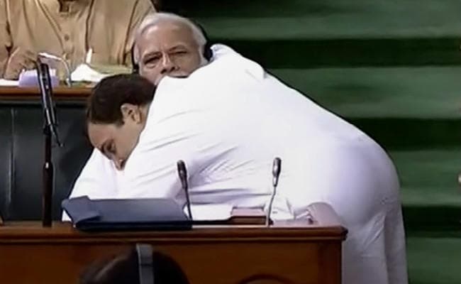 सदन में राहुल गांधी ने PM मोदी को लगाया गले : सोशल मीडिया पर चुटकुलों की बाढ़