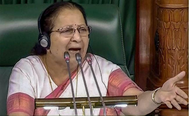 राहुल ने PM मोदी को लगाया गले, अध्यक्ष सुमित्रा महाजन ने कहा- संसदीय मर्यादा का रखें ख्‍याल