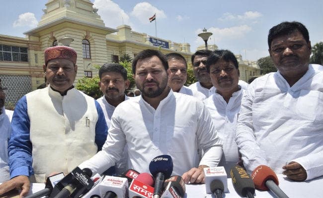 तेजस्वी बोले राहुल ने आंख मारकर निशाना सही जगह लगाया, भाषण के लिए दी बधाई