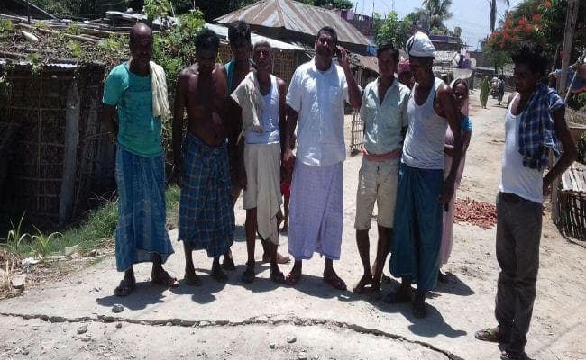 जोरदार आवाज के साथ फटी धरती, दहशत में इलाके के लोग