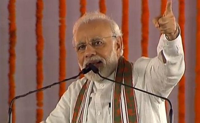 शाहजहांपुर रैली: बोले पीएम मोदी - अविश्वास प्रस्ताव का कारण नहीं बता पाए तो लगा लिया गले