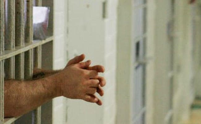 अमेरिका में बंदी बनाये गये भारतीयों को हथकड़ियां लगाकर नहीं रखा जा रहा