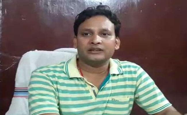 शौचालय योजना में बहुत पैसे कमा रहे हो, 50,000 रुपए रंगदारी पहुंचा दो नहीं तो...