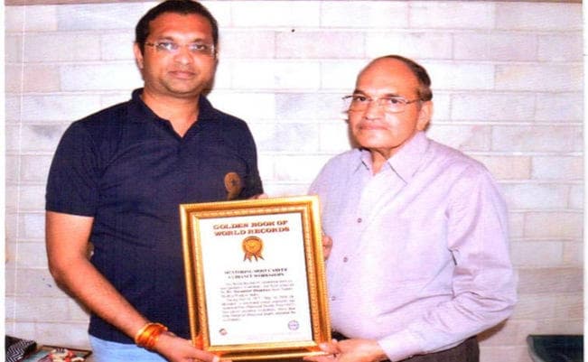 करियर काउंसिलिंग में रिकॉर्ड बनाने के लिए डॉ जयंतीलाल भंडारी का नाम गोल्डन बुक में दर्ज