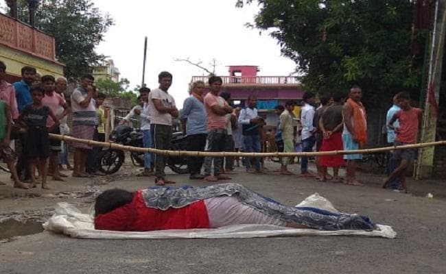 पति ने धोखे में रख रचा ली दूसरी शादी, इंसाफ के लिए पत्नी ने छेड़ा आंदोलन