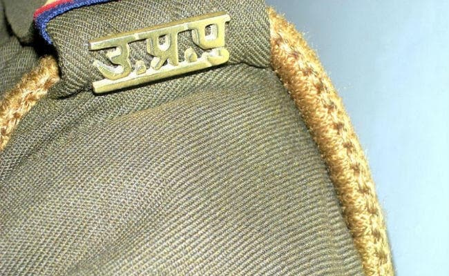 हत्या का नहीं मिला सुराग, भरी पंचायत में पुलिस अफसर को दे दी टुकड़े-टुकड़े करने की धमकी