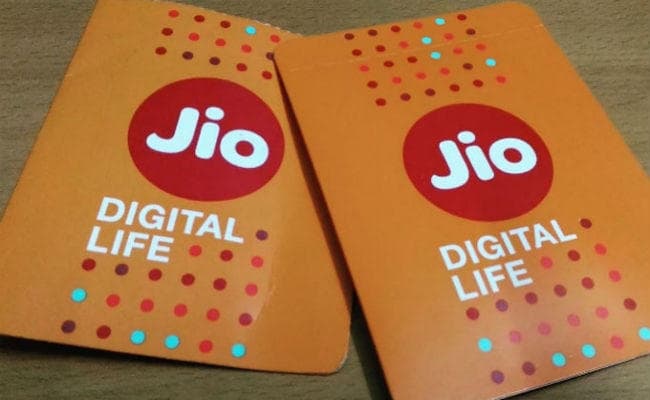 JIO 25GB Offer: जियो-फेसबुक 6 माह तक फ्री दे रहे 25 जीबी डेली डेटा! जानें पूरी बात JIO 25GB Offer: जियो-फेसबुक 6 माह तक फ्री दे रहे 25 जीबी डेली डेटा! जानें पूरी बात