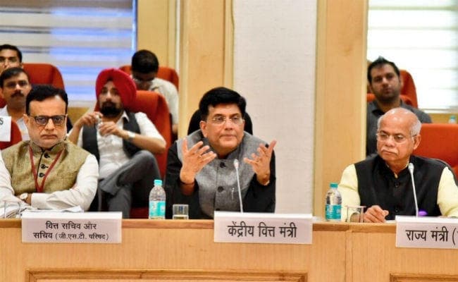 GST Council का निर्णय, सैनिटरी नैपकिन हुआ टैक्‍स फ्री, टीवी-फ्रिज, बिजली के घरेलू सामान, जूते-चप्पल सस्ते