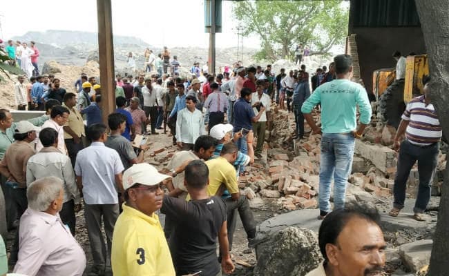 हजारीबाग : दीवार ढहने से चार सीसीएल श्रमिकों की मौत, 11 घायल