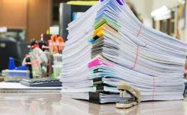 100 अंकों की परीक्षा, 50 पर कर दी मार्किंग