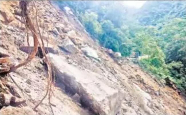 भू-स्खलन के बाद सिलीगुड़ी के कई इलाकों का उत्तर सिक्किम से संपर्क कटा