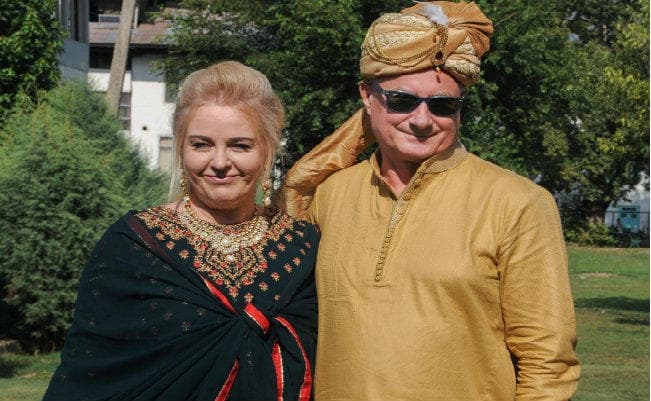 पोलैंड के नवविवाहित दंपती ने कश्मीर घाटी में मनाया शादी का जश्न