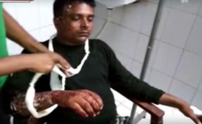 मौके वारदात पर पहुंची पुलिस पर हुआ बम से हमला