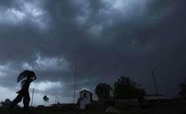 बरसात के इंतजार में बाजार '' मौन-सून ''