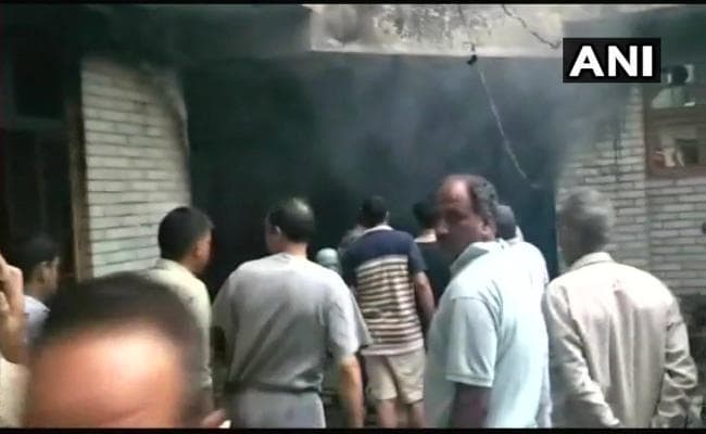 हिमाचल प्रदेश के मंडी में आवासीय बिल्डिंग में लगी आग, पांच की मौत, कई फंसे