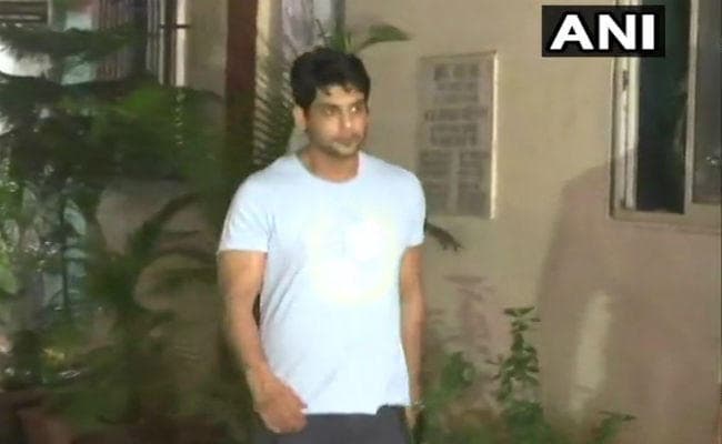 आलिया भट्ट के कोस्‍टार सिद्धार्थ की कार का हुआ एक्‍सीडेंट