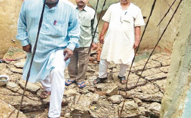 जयनगर : ....जब हल्की बारिश में गिर गया इंदिरा आवास