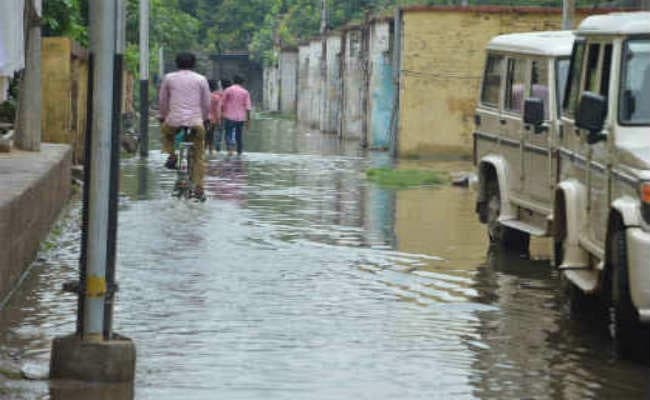 बारिश से कई इलाकों में जल-जमाव