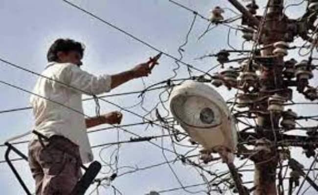 500 से अधिक आवासों से काटा गया अवैध विद्युत कनेक्शन