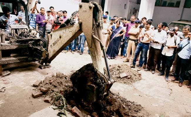 मुजफ्फरपुर बालिका गृह में यौनशोषण मामला : पटना की थीं किशोरियां, 2 जगह खुदाई, नहीं मिला अवशेष