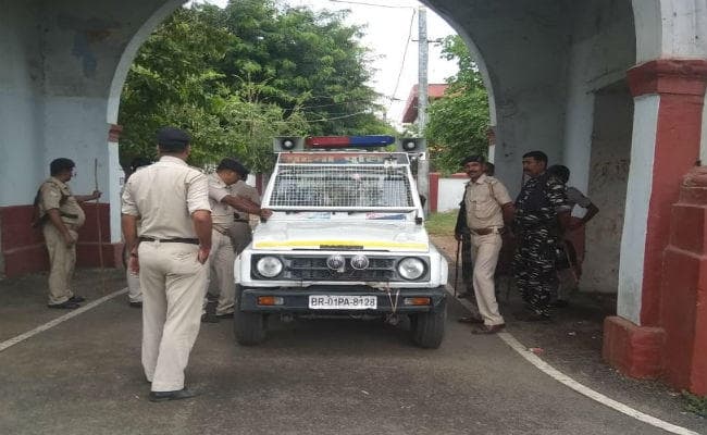 दिनदहाड़े बमबाजी से थर्राया पटना कॉलेज