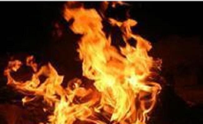 मिड-डे मील बनाने के दौरान सिलिंडर में लगी आग, बाल-बाल बचे बच्चे