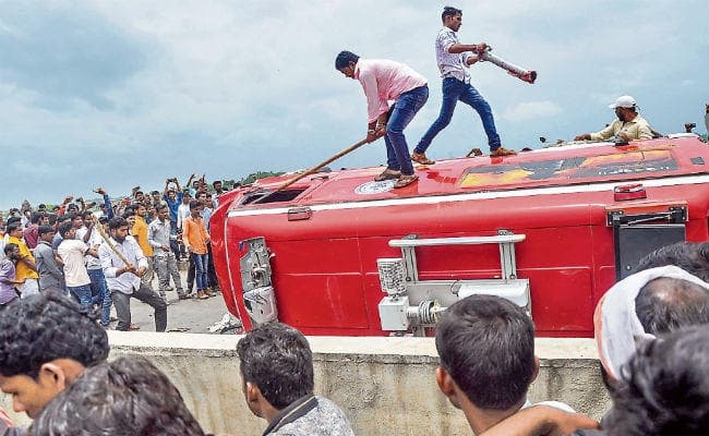 हिंसक मराठा आरक्षण आंदोलन में एक की मौत के बाद आज मुंबई बंद का आह्वान