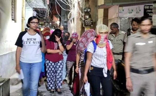 स्‍वाति मालीवाल ने कुवैत और इराक भेजी जा रहीं 16 नेपाली लड़कियों को छुड़ाया